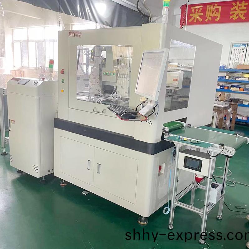 汽車燈(deng)闆PCB分(fen)闆(ban)機(ji)